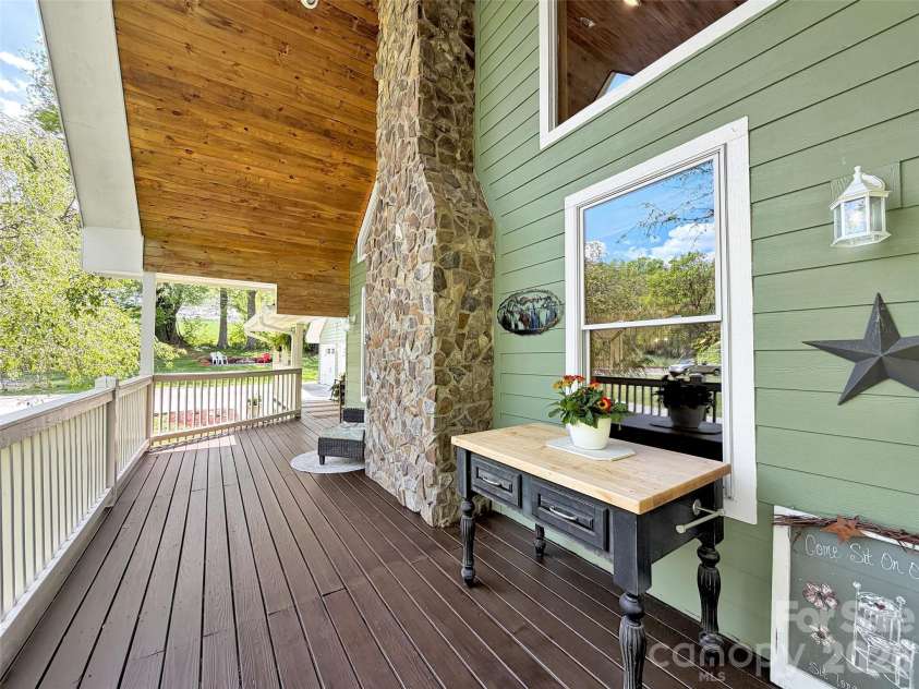 129 Hooper Haven Drive, Waynesville, NC 28786.  MLS# CAR4374067, YatesRealty ID 15008. 