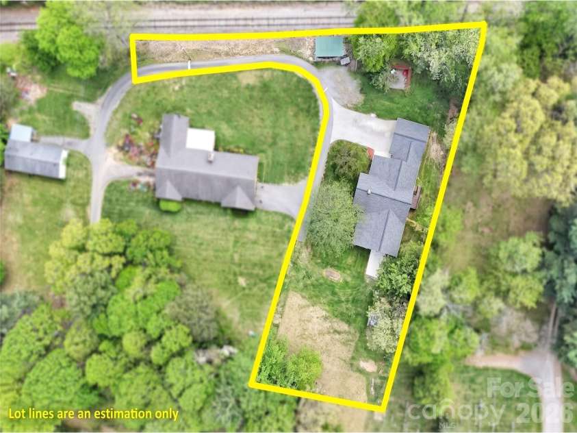 129 Hooper Haven Drive, Waynesville, NC 28786.  MLS# CAR4374067, YatesRealty ID 15008. 