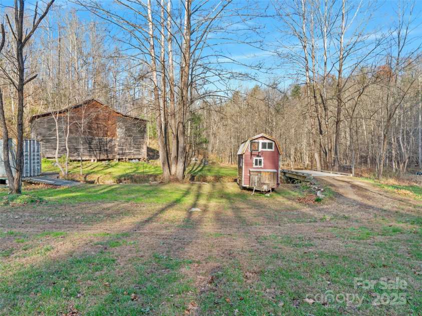 23 Katies Road, Marshall, NC 28753.  MLS# CAR4203088, YatesRealty ID 1501. 