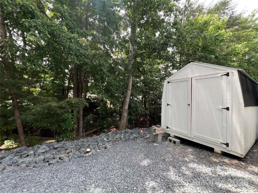 152 Eagle Drive, New London, NC 28127.  MLS# CAR4262634, YatesRealty ID 15010. 
