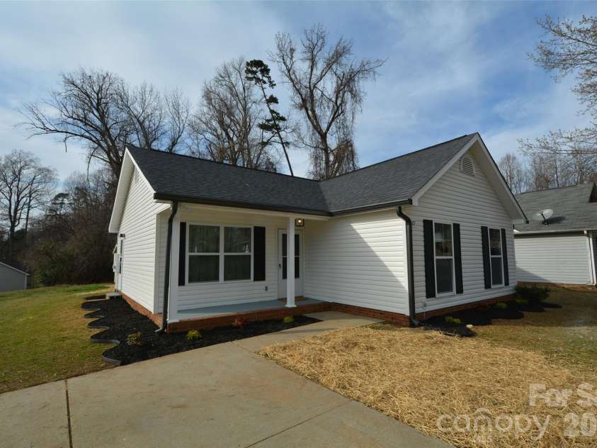 6607 Sullins Road, Charlotte, NC 28214.  MLS# CAR4354867, YatesRealty ID 15010. 