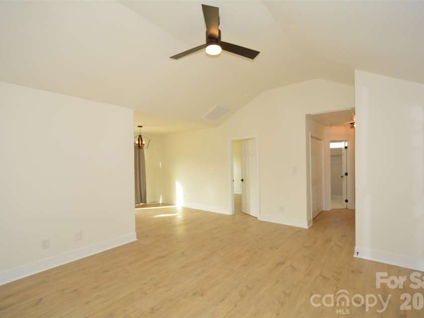 6607 Sullins Road, Charlotte, NC 28214.  MLS# CAR4354867, YatesRealty ID 15010. 