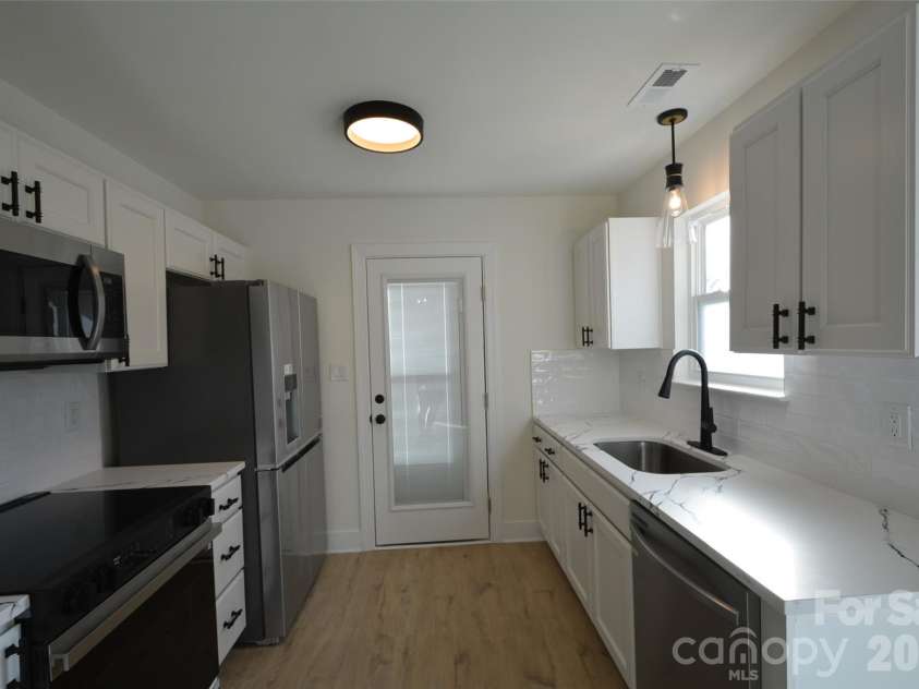 6607 Sullins Road, Charlotte, NC 28214.  MLS# CAR4354867, YatesRealty ID 15010. 