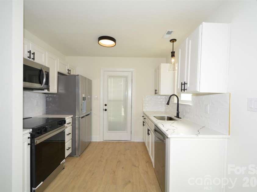 6607 Sullins Road, Charlotte, NC 28214.  MLS# CAR4354867, YatesRealty ID 15010. 