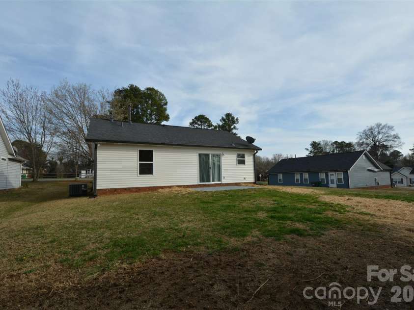 6607 Sullins Road, Charlotte, NC 28214.  MLS# CAR4354867, YatesRealty ID 15010. 