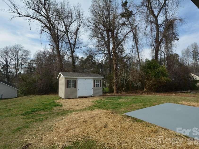 6607 Sullins Road, Charlotte, NC 28214.  MLS# CAR4354867, YatesRealty ID 15010. 