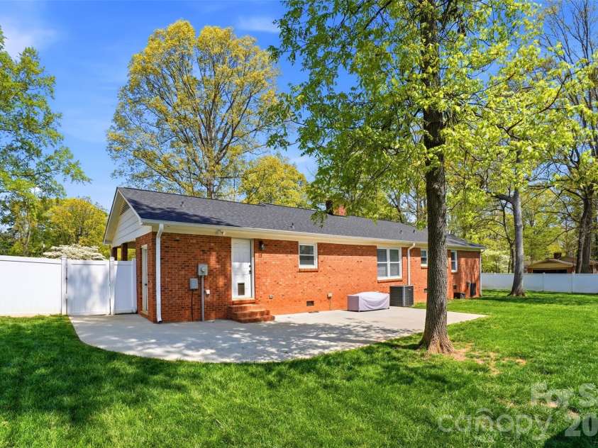 440 Woodland Drive, China Grove, NC 28023.  MLS# CAR4366153, YatesRealty ID 15011. 