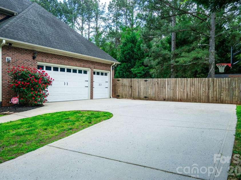 435 Crowders Bluff Court, Clover, SC 29710.  MLS# CAR4364366, YatesRealty ID 15012. 