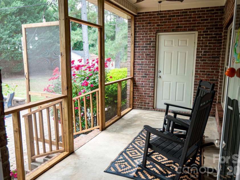 435 Crowders Bluff Court, Clover, SC 29710.  MLS# CAR4364366, YatesRealty ID 15012. 