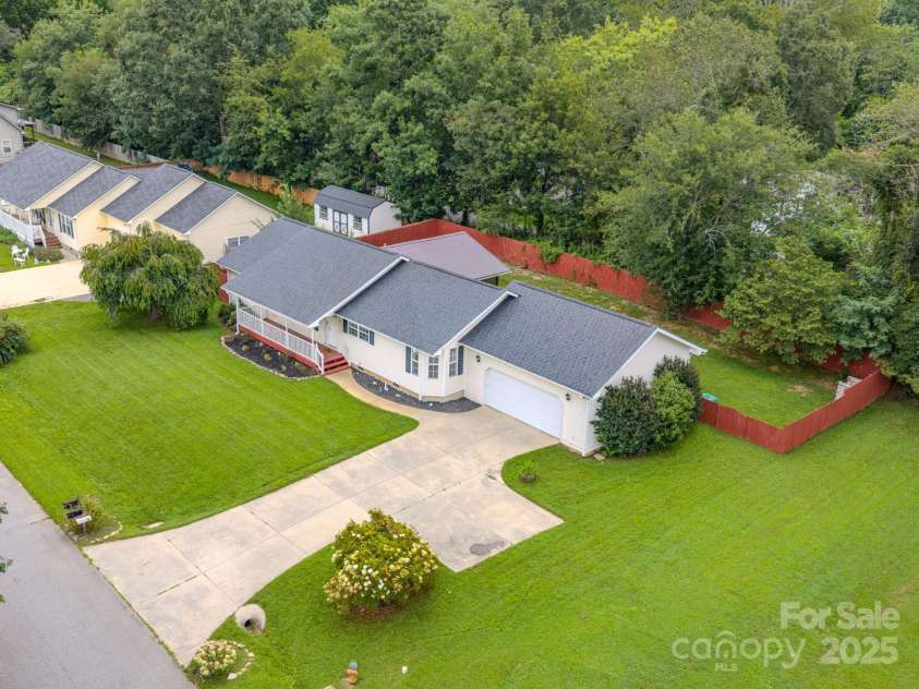 45 Eden Glen Road, Black Mountain, NC 28711.  MLS# CAR4292787, YatesRealty ID 15012. 