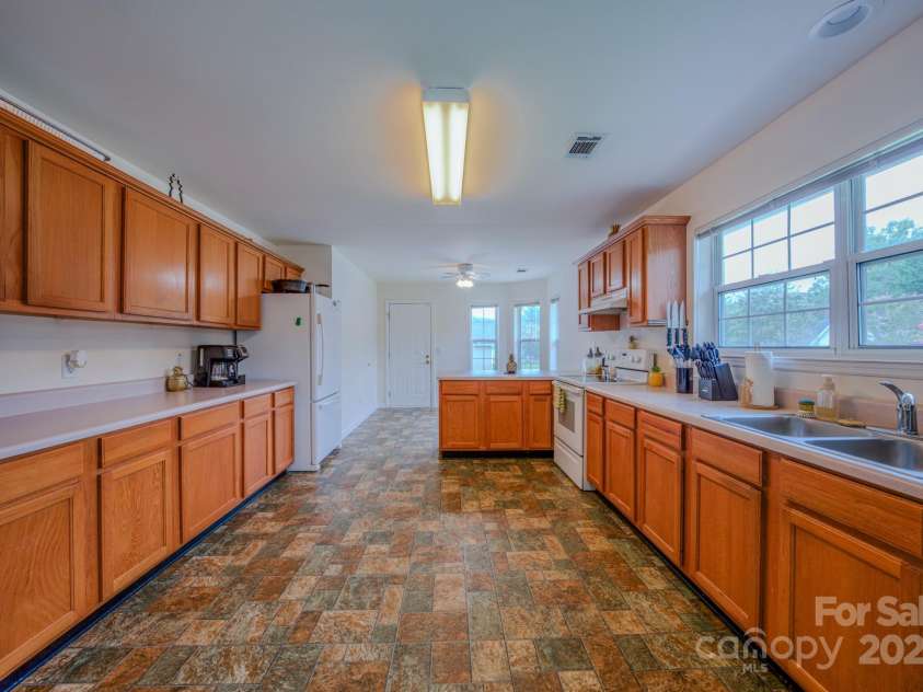 45 Eden Glen Road, Black Mountain, NC 28711.  MLS# CAR4292787, YatesRealty ID 15012. 