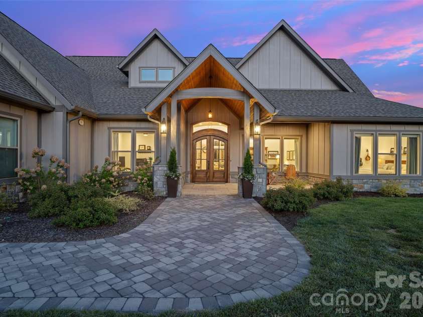 480 Daniel Circle Drive, Mills River, NC 28759.  MLS# CAR4369212, YatesRealty ID 15013. 