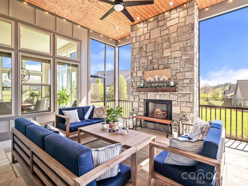 480 Daniel Circle Drive, Mills River, NC 28759.  MLS# CAR4369212, YatesRealty ID 15013. 