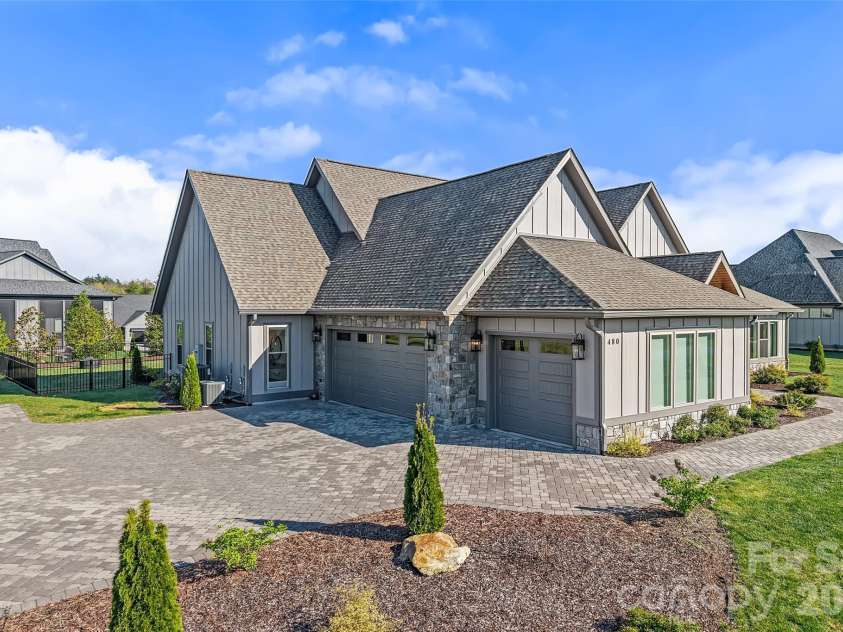 480 Daniel Circle Drive, Mills River, NC 28759.  MLS# CAR4369212, YatesRealty ID 15013. 