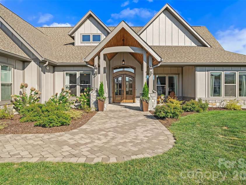 480 Daniel Circle Drive, Mills River, NC 28759.  MLS# CAR4369212, YatesRealty ID 15013. 