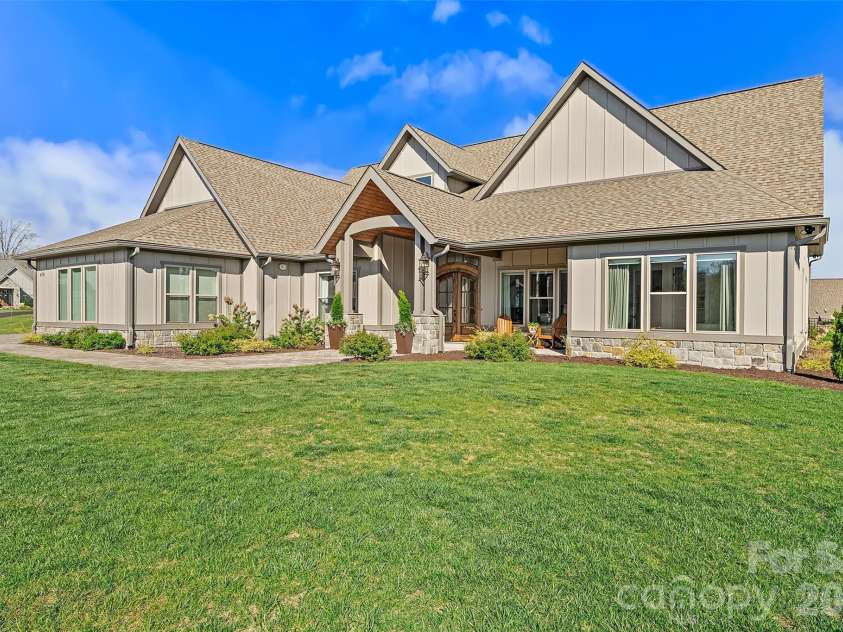 480 Daniel Circle Drive, Mills River, NC 28759.  MLS# CAR4369212, YatesRealty ID 15013. 