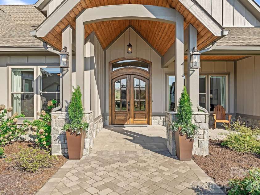 480 Daniel Circle Drive, Mills River, NC 28759.  MLS# CAR4369212, YatesRealty ID 15013. 