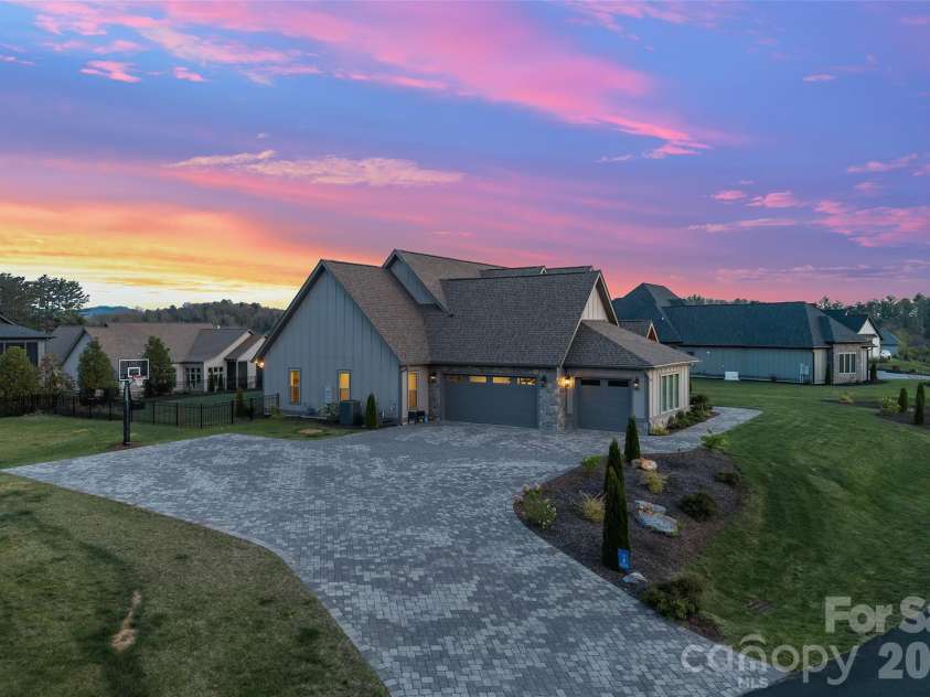 480 Daniel Circle Drive, Mills River, NC 28759.  MLS# CAR4369212, YatesRealty ID 15013. 
