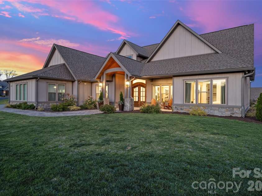 480 Daniel Circle Drive, Mills River, NC 28759.  MLS# CAR4369212, YatesRealty ID 15013. 