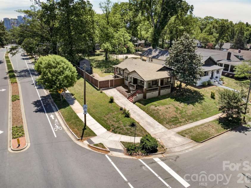 405 Walnut Avenue, Charlotte, NC 28208.  MLS# CAR4372853, YatesRealty ID 15014. 