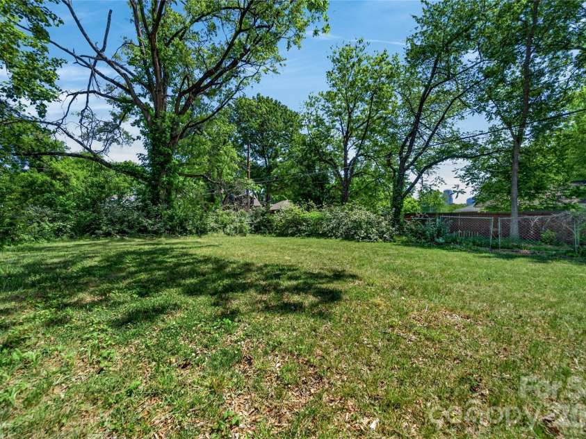 405 Walnut Avenue, Charlotte, NC 28208.  MLS# CAR4372853, YatesRealty ID 15014. Additional Parcel