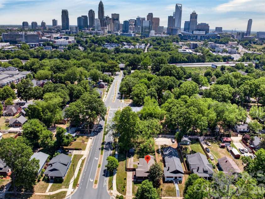 405 Walnut Avenue, Charlotte, NC 28208.  MLS# CAR4372853, YatesRealty ID 15014. Minutes from Uptown