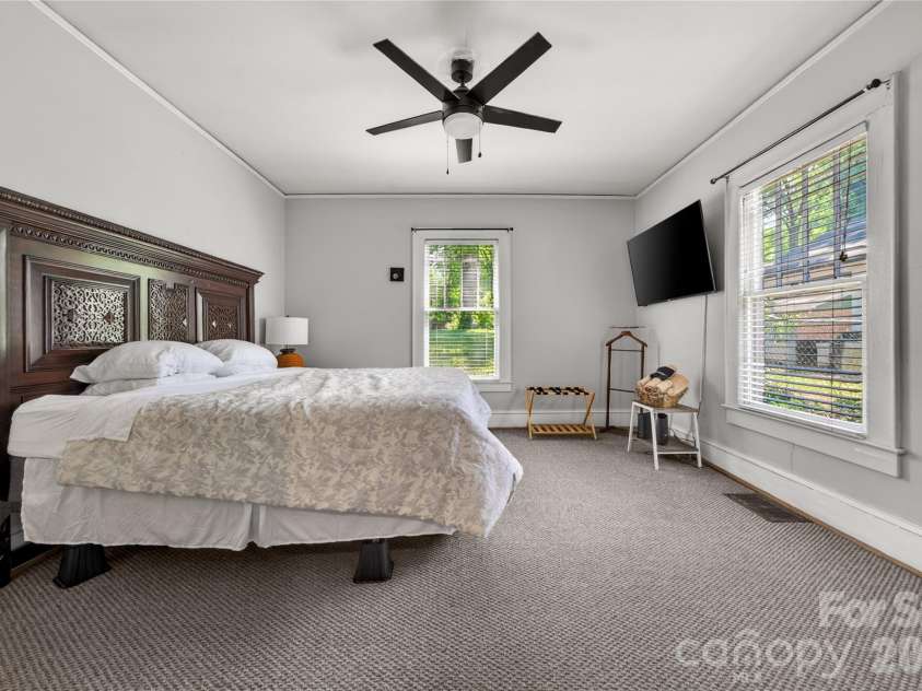 405 Walnut Avenue, Charlotte, NC 28208.  MLS# CAR4372853, YatesRealty ID 15014. Primary Bedroom
