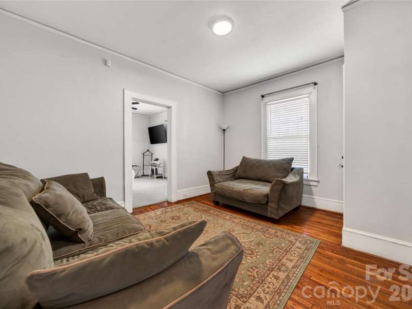 405 Walnut Avenue, Charlotte, NC 28208.  MLS# CAR4372853, YatesRealty ID 15014. Sitting area