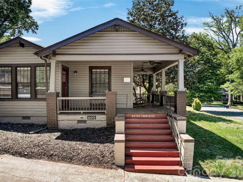 405 Walnut Avenue, Charlotte, NC 28208.  MLS# CAR4372853, YatesRealty ID 15014. Welcome to Wesley Heights!