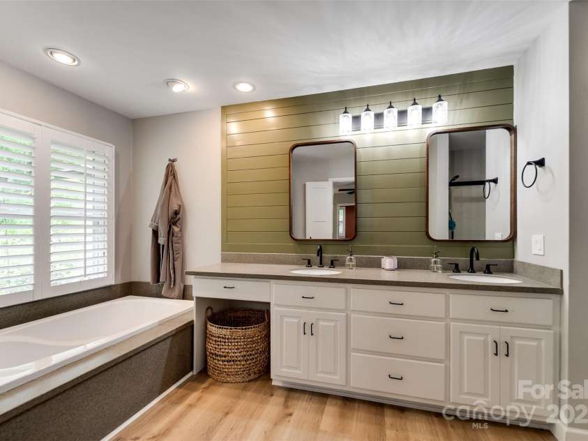 3407 Patton Road, Franklin, NC 28734.  MLS# CAR4259135, YatesRealty ID 15015. 