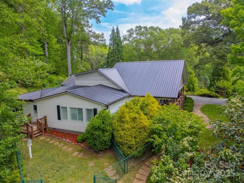 3407 Patton Road, Franklin, NC 28734.  MLS# CAR4259135, YatesRealty ID 15015. 