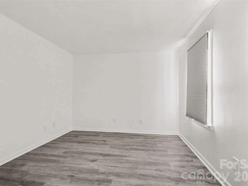 6540 Point Comfort Lane, Charlotte, NC 28226.  MLS# CAR4349728, YatesRealty ID 15015. 