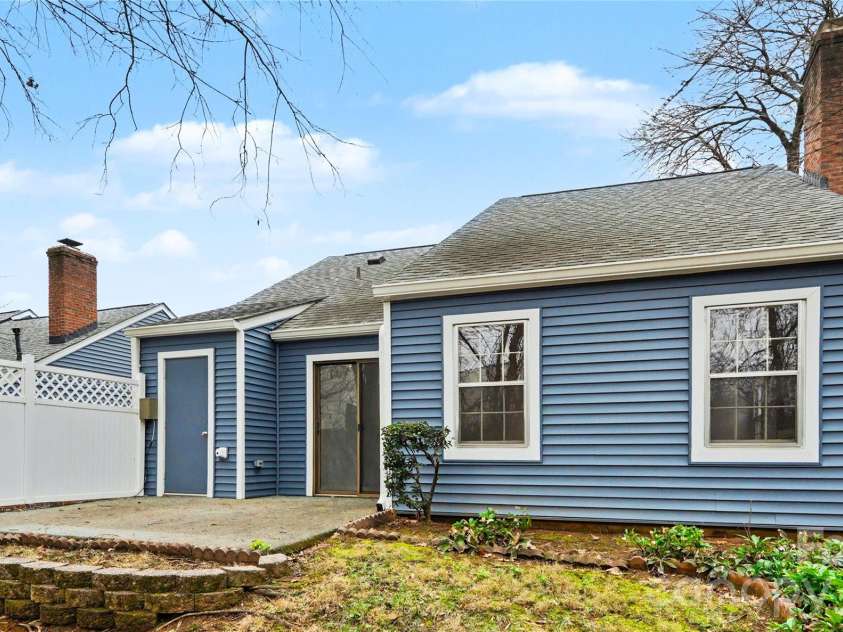 6540 Point Comfort Lane, Charlotte, NC 28226.  MLS# CAR4349728, YatesRealty ID 15015. 