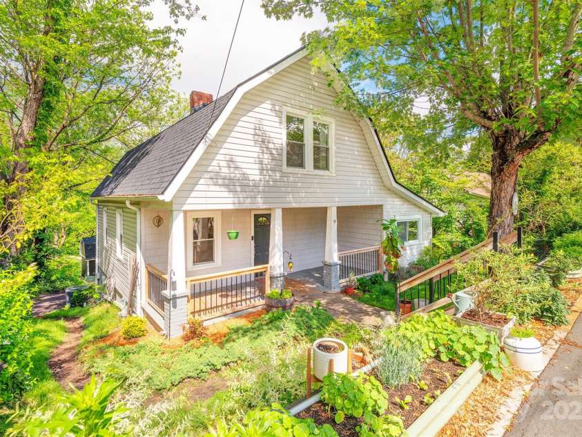 9 North Street, Weaverville, NC 28787.  MLS# CAR4255225, YatesRealty ID 15016. 
