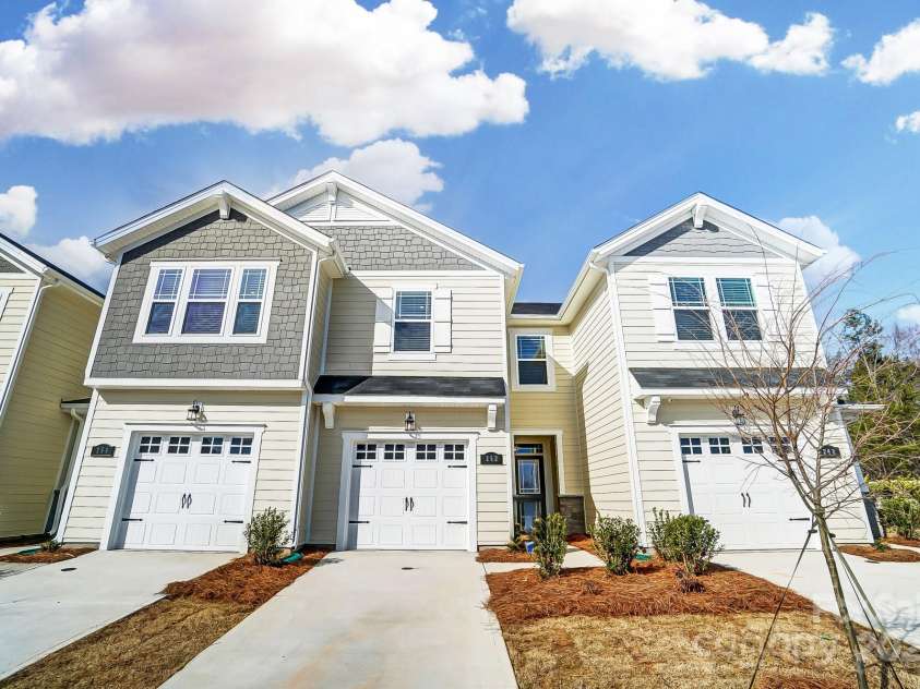 252 Laura Elizabeth Lane, Clover, SC 29710.  MLS# CAR4218994, YatesRealty ID 15018. 