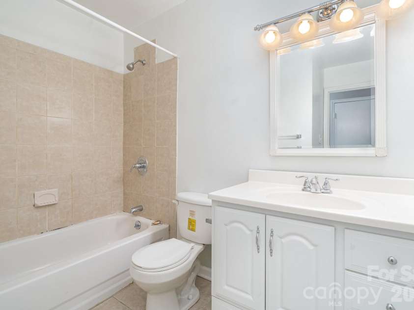 8005 Horse Chestnut Lane, Charlotte, NC 28277.  MLS# CAR4262727, YatesRealty ID 15018. 