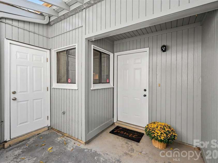 8005 Horse Chestnut Lane, Charlotte, NC 28277.  MLS# CAR4429122, YatesRealty ID 15018. 