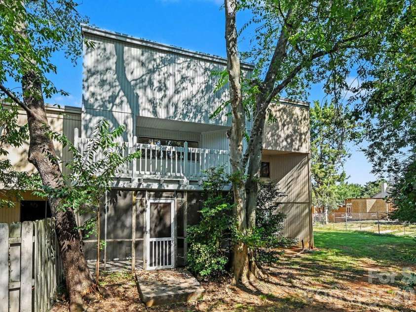 8005 Horse Chestnut Lane, Charlotte, NC 28277.  MLS# CAR4429122, YatesRealty ID 15018. 
