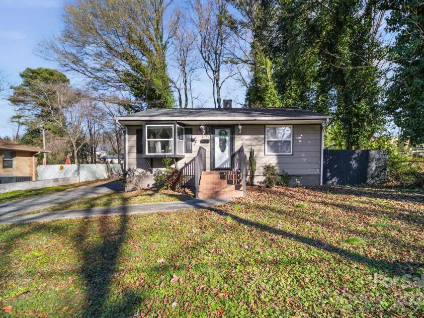 2147 Purser Drive, Charlotte, NC 28215.  MLS# CAR4327861, YatesRealty ID 1502. 