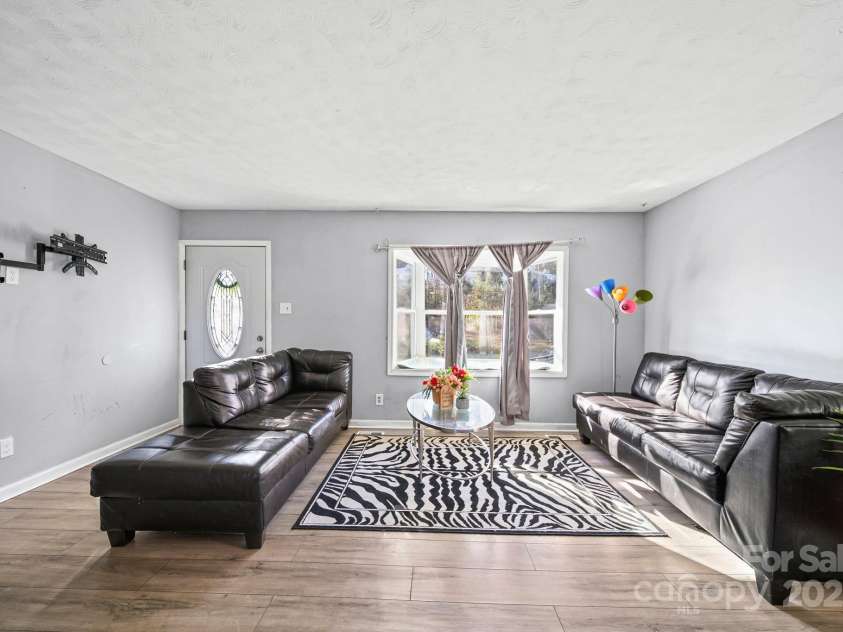 2147 Purser Drive, Charlotte, NC 28215.  MLS# CAR4327861, YatesRealty ID 1502. 