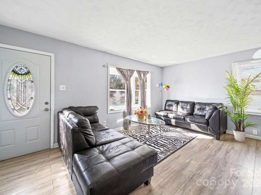 2147 Purser Drive, Charlotte, NC 28215.  MLS# CAR4327861, YatesRealty ID 1502. 