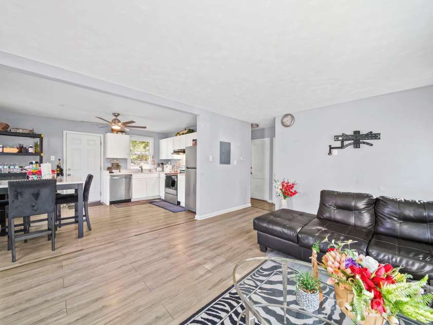 2147 Purser Drive, Charlotte, NC 28215.  MLS# CAR4327861, YatesRealty ID 1502. 