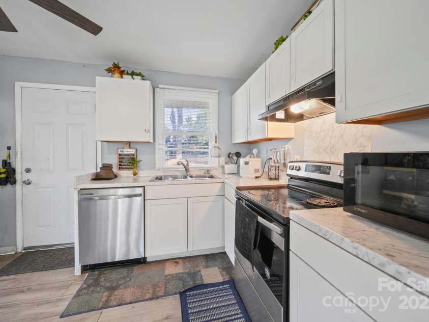 2147 Purser Drive, Charlotte, NC 28215.  MLS# CAR4327861, YatesRealty ID 1502. 