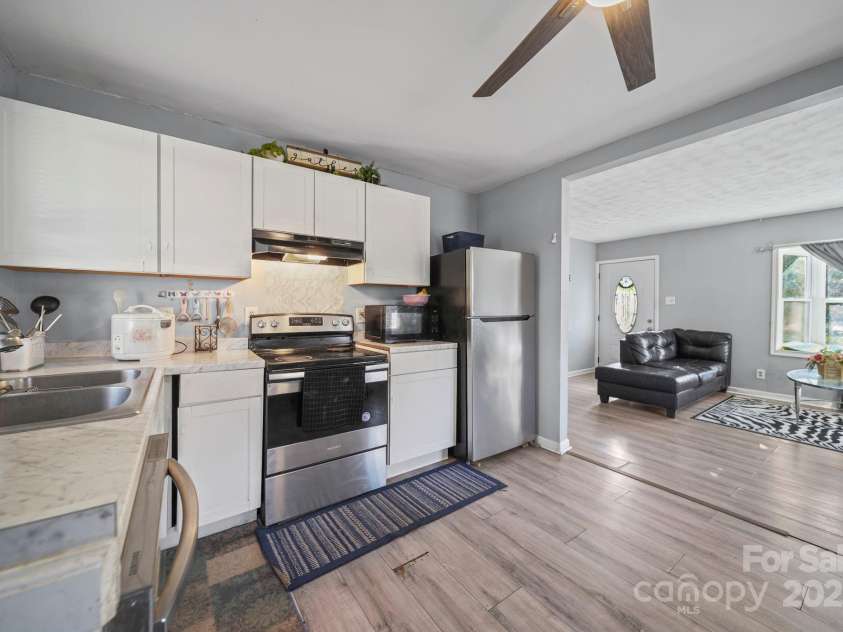 2147 Purser Drive, Charlotte, NC 28215.  MLS# CAR4327861, YatesRealty ID 1502. 