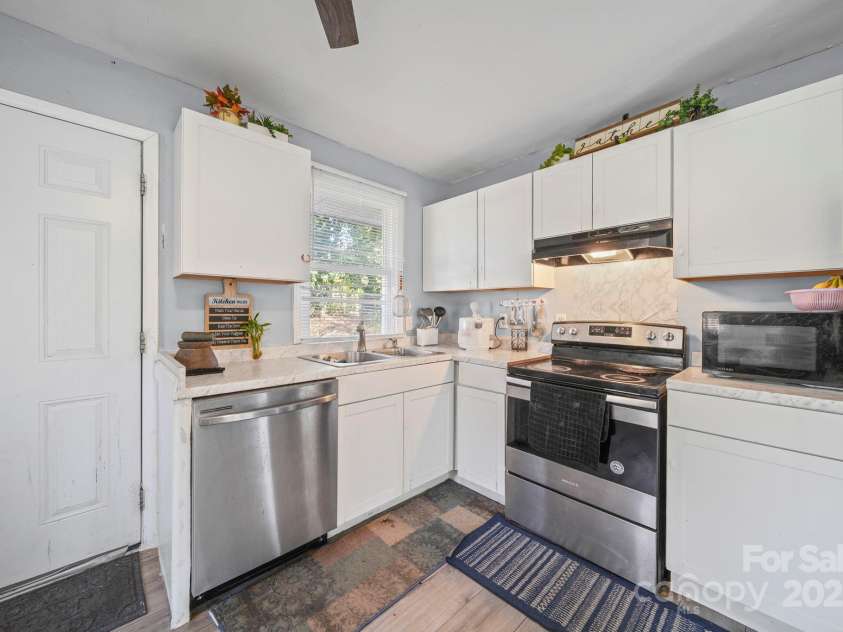 2147 Purser Drive, Charlotte, NC 28215.  MLS# CAR4327861, YatesRealty ID 1502. 