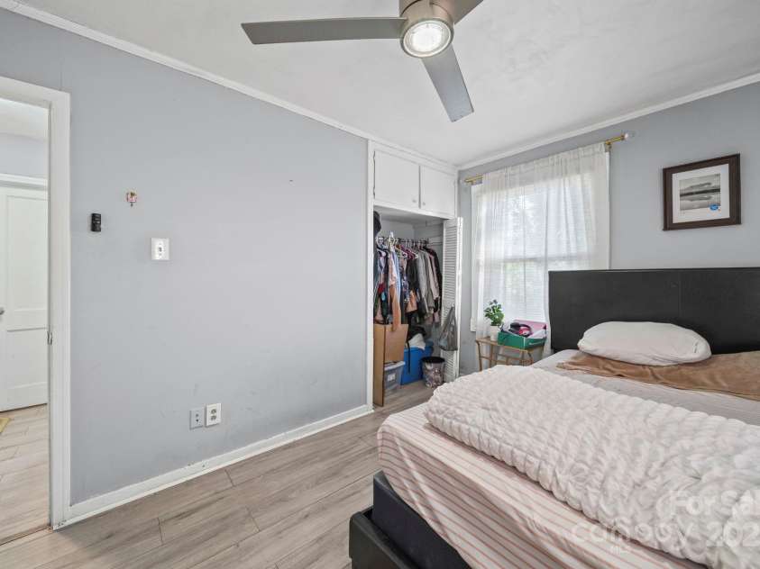 2147 Purser Drive, Charlotte, NC 28215.  MLS# CAR4327861, YatesRealty ID 1502. 