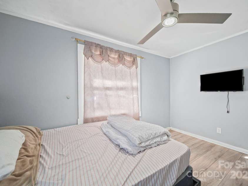 2147 Purser Drive, Charlotte, NC 28215.  MLS# CAR4327861, YatesRealty ID 1502. 