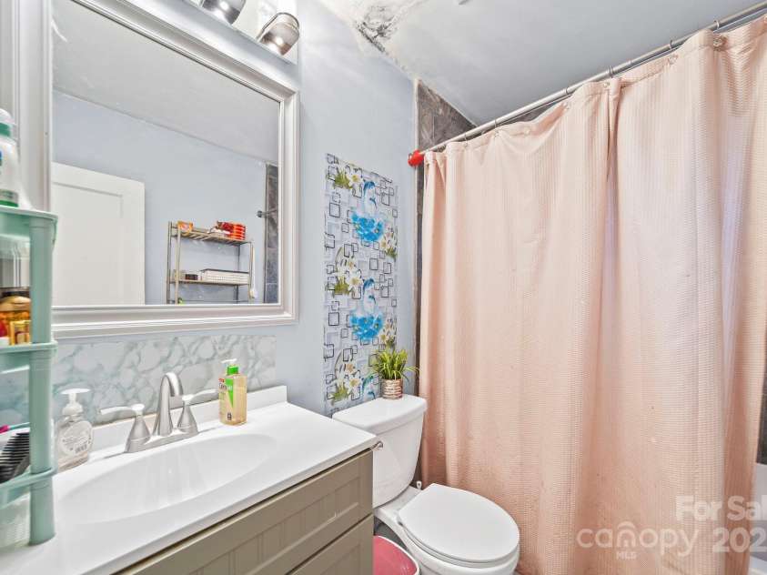 2147 Purser Drive, Charlotte, NC 28215.  MLS# CAR4327861, YatesRealty ID 1502. 