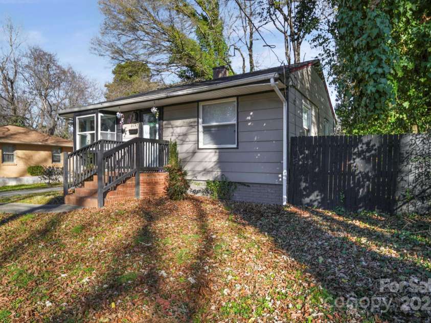 2147 Purser Drive, Charlotte, NC 28215.  MLS# CAR4327861, YatesRealty ID 1502. 