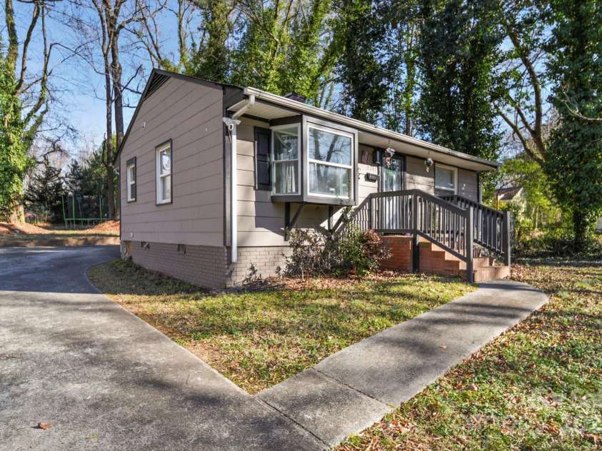 2147 Purser Drive, Charlotte, NC 28215.  MLS# CAR4327861, YatesRealty ID 1502. 